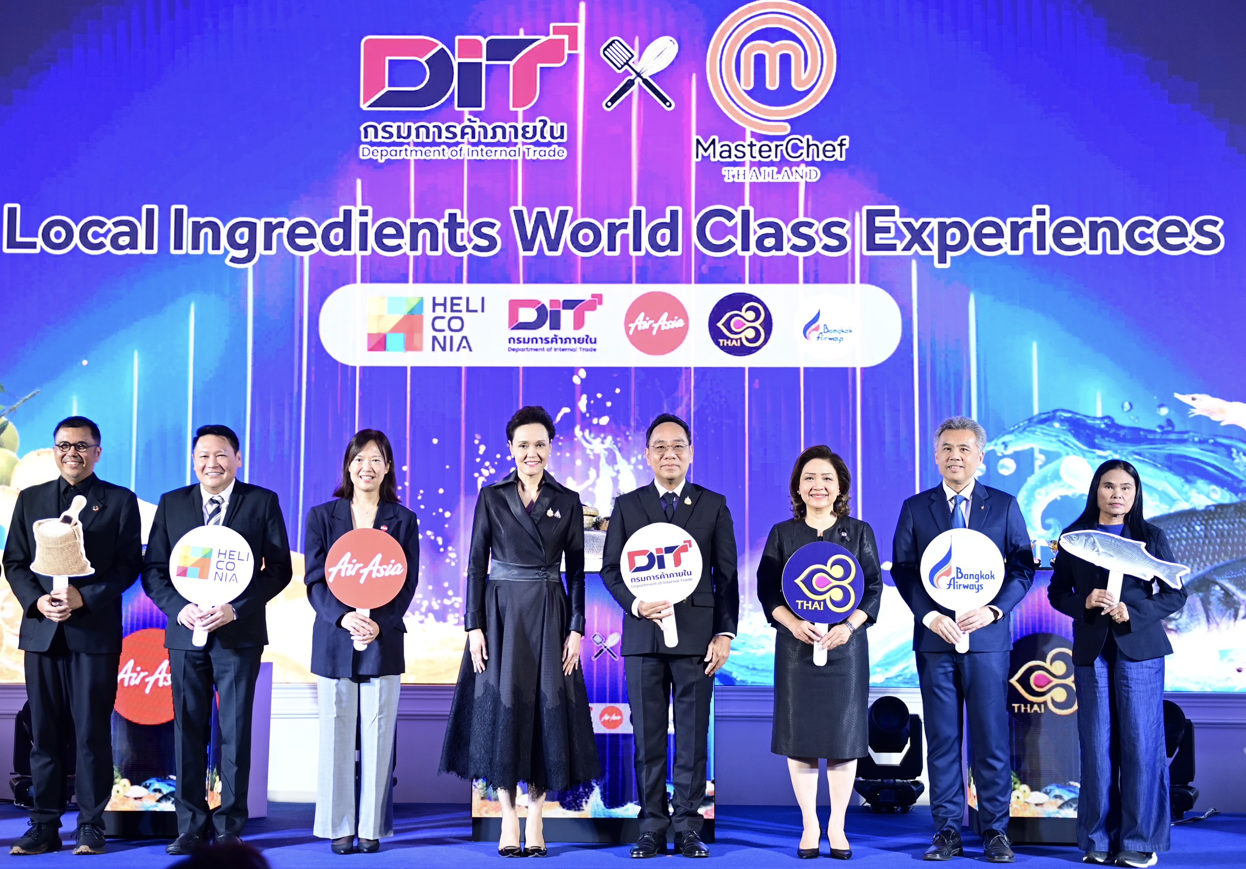 นางศุภจี สุธรรมพันธุ์ รัฐมนตรีว่าการกระทรวงพาณิชย์ เป็นประธานในพิธีลงนามบันทึกข้อตกลง MOU ความร่วมมือเชื่อมโยงสินค้าเกษตรสู่ตลาดศักยภาพ เมื่อวันพฤหัสบดีที่ 18 ธันวาคม 2568 ณ กระทรวงพาณิชย์